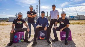 Nouvelle expansion au « Home of Bavarian Deeptech » à Gendorf : sur la zone d’implantation « Base One », spécialement aménagée au sein du parc chimique, la start-up Furanova prévoit de construire son installation pilote. (de gauche à droite : Dominik Gschwendtner, directeur général de l'ISG ; Christian Eichner, responsable de l'implantation ; le Dr Oliver Bolzern, PDG de Furanova ; le Dr Christian Keck, directeur des opérations de Furanova ; le Dr Christoph von Reden, directeur général de l'ISG.) (Image :Heiner Heine)