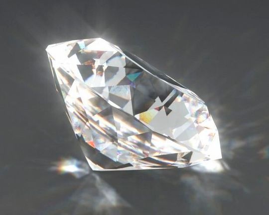 Diamant ist das härteste Material, das der Mensch kennt. Brillant ist auch die Entwicklung von Mikrochips. Doch die Qualitätssicherung, um verlustreichen Ausschuss zu vermeiden, hinkt. Das bayerische Start-up Quantum Diamonds hat nun viel Geld erhalten, um dem Problem zu begegnen ...(Bild:  van Breuden)
