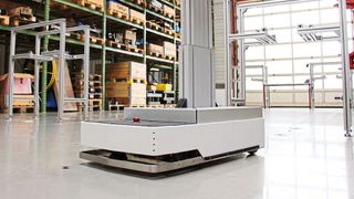 For the operation of driverless transport units, a range of sensors is required to ensure that the environment, humans, and machinery are protected and that moments of danger due to malfunctions are minimized. (Image:Susann Reichert, IPH)