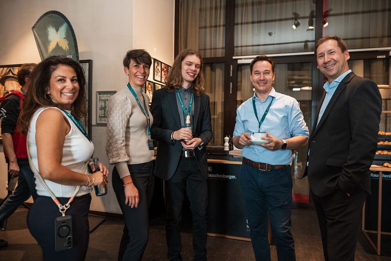 Voller Motivation: (v. l.) Senem Avsarer, Eileen Noichl, Leonard Nebel (RTG-Services), Andreas Johne und Marko Gatzemeier (sonst alle C4B) (Bild: C4B)