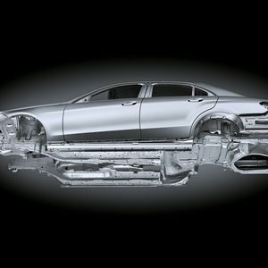 Beim Einsatz von hoch- und ultrahochfestem Stahl nimmt die neue E-Klasse von Mercedes-Benz einen Spitzenrang ein.