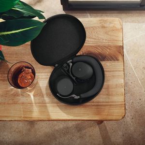 Auch das Jabra Evolve3 75 lässt sich  kompakt verstauen.(Bild:  Jabra)