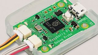 Raspberry Pi Debug Probe im offenen Gehäuse: mit serieller Debug- und UART-Schnittstelle. (Bild: Raspberry Pi/Atlantik Elektronik)