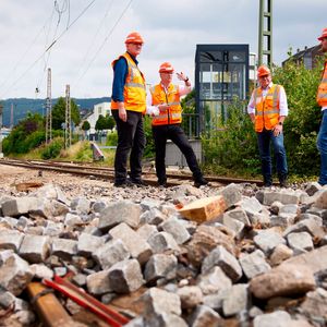 Rund 80 Prozent der beeinträchtigten Infrastruktur will die Bahn bis Ende 2021 wieder herrichten.(Bild:  Deutsche Bahn)