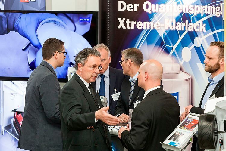 Einen Quantensprung in Sachen Qualität soll der neue Klarlack von Standox darstellen, hieß es von dem Unternehmen. (Stefan Bausewein)