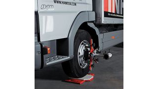 Mercedes-Betriebe können das Axis 4.000 über den EPC-Teilekatalog bestellen. (Haweka)