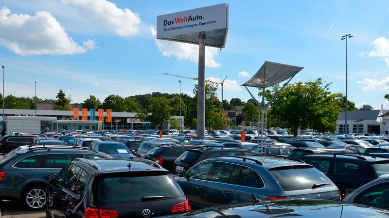 Volkswagen erneuert sein Gebrauchtwagenprogramm – und verabschiedet sich vom Markennamen „Weltauto“.