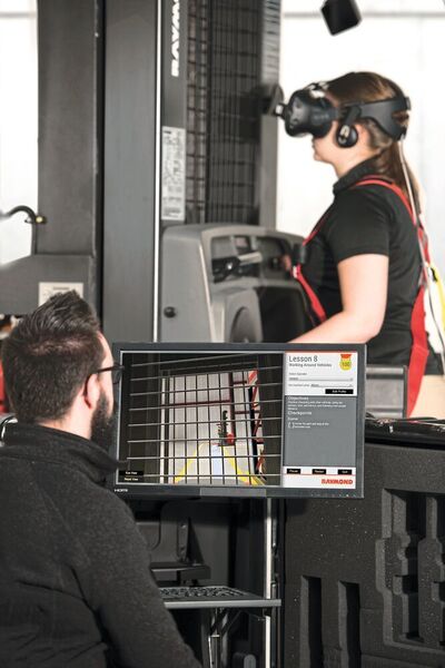Der US-amerikanische Hersteller Raymond nimmt mit seinem 3D-Virtual-Reality-Simulator am Award teil, mit dem Mitarbeiter bei der Bedienung von Gabelstaplern geschult, ihr Qualifikationsniveau überprüft und verbessert werden kann. (Raymond)