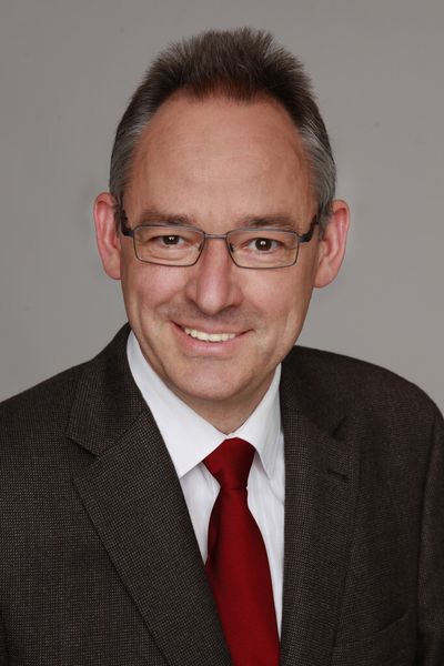 „Durch geschickte mathematische Lösungen, hochleistungsfähige Algorithmen und eine besser geregelte Koordination können die Prozesse effizienter ablaufen, wodurch weniger Energie durch den Betrieb der Anlage selbst verloren geht“, erläutert Prof. Joachim Rudolph, Universität des Saarlandes. (Bild: Universität des Saarlandes)