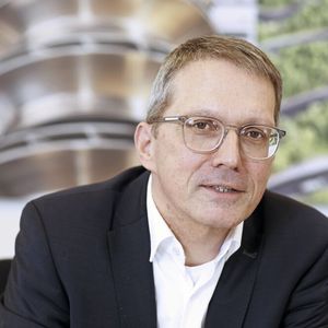 «Die grosse Herausforderung bei erneuerbaren Energien ist, dass wir funktionierende, kosten- und CO2-neutrale Speichersysteme brauchen. Wir bieten Lösungen hierfür.» Patrik Meli, Managing Director von MAN Energy Solutions Switzerland Ltd.(Bild:  Matthias Böhm)