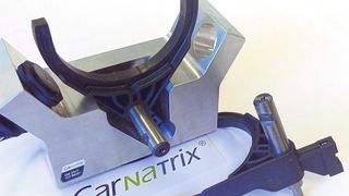 Die Faserverbund-Schaltgabel für ein Kfz-Hochleistungsgetriebe läuft unter dem Markennamen Car-Na-Trix und wurde 2019 mit dem GKV/Tec-Part-Innovationspreis ausgezeichnet. (Bild: Koki Technik Transmission Systems)