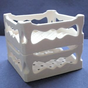 Keramische Sinterträger für das MIM-Verfahren (Metal Injection Moulding) liefert WZR jetzt auch formoptimiert und kundenspezifisch abgestimmt.