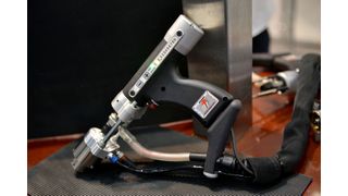 Das ist die besondere Bolzenschweißpistole PHS-4.0 mit Linearantrieb von Heinz Soyer Bolzenschweißtechnik. Ihr verdankt das Unternehmen erneut den Gewinn des IHM Bundespreises. Warum die Jury davon überzeugt wurde, verrät dieser Beitrag. (Bild: Heinz Soyer Bolzenschweißtechnik / A. Schmidhuber)