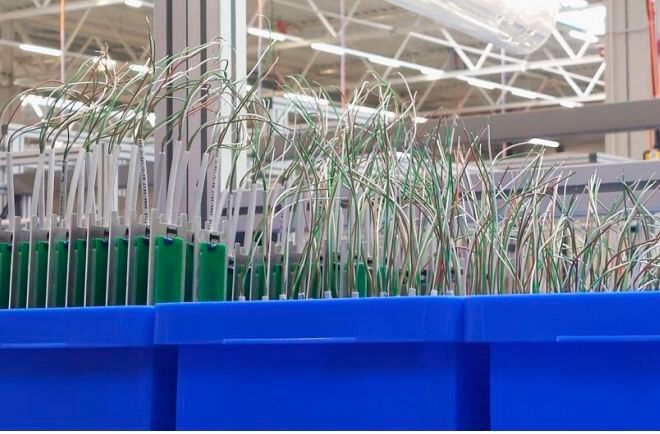 Hier kann man sich ein Bild machen, wie viele der speziellen Linearsensoren des Typs MMP von Metallux bei BST benötigt werden, um die Aufträge abzuwickeln. (Bild: BST)