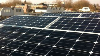 The massive integration of utility-scale solar photovoltaics demands BESS platforms equipped with high-power-density inverters to mitigate generation intermittency.  (Source: Pixabay)