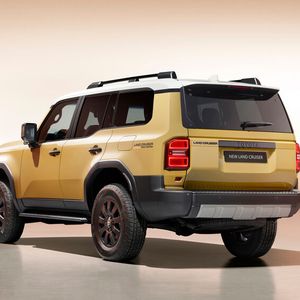 Die Japaner bleiben der robusten Leiterrahmen-Konstruktion treu.(Bild:  Toyota)