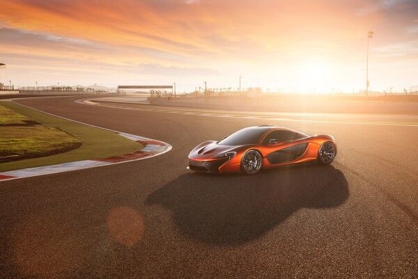 Der McLaren P1: der Supersportwagen mit Hybridantrieb und einer Systemleistung knapp 675 kW und 900 Nm Drehmoment (Bild: McLaren Automotive Limited)