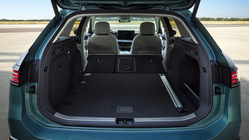 Mit seinem Kofferraum von 1.920 Litern schafft er ordentlich was weg. (Bild: Volkswagen)