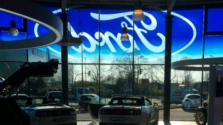 Alles umgedreht und beleuchtet haben Gewerkschaften und Arbeitgeber bei Ford. Das Ergebnis ist eine neue Zukunftssicherung – für die übrig bleibenden Arbeitsplätze.(Bild:  Ford)