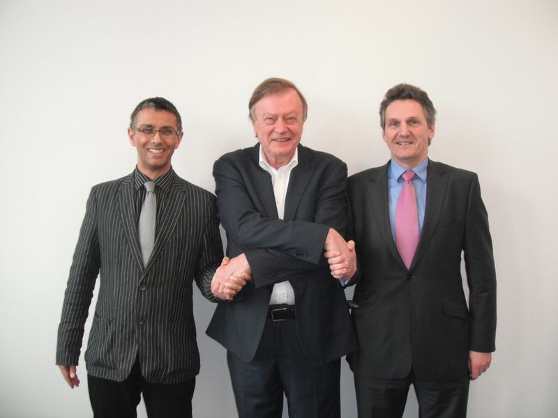 V.l.n.r: Noor Ali (Air Products), Werner Remmel (Geschäftsführer von Real-Gas), Matthias Kuhn (Geschäftsführer bei Air Products für den Bereich Industriegase in Nordeuropa). (Bild: Air Products)