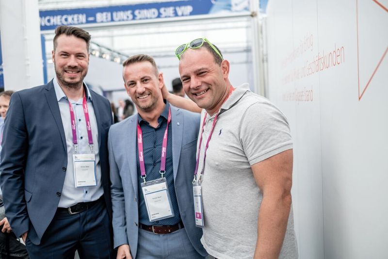 v.l.n.r.: Richard Röder (Herweck AG, Business Unit Telekom & mobilcom-debitel Sales Manager), Thomas Bauer (Business Unit Telekom & mobilcom-debitel Head of Sales), Aurelio Alù (CEO Alu GmbH) (Bild: Herweck)