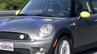 Testfahrer gesucht! BMW sucht Privatpersonen, die den Mini E im Alltag testen. Die Bewerbungsfriste läuft noch bis zum 28. Oktober 2012. (BMW)