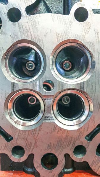 Tight tolerances are specified for the machining of the four valve seats per cylinder. (Image:Mapal)