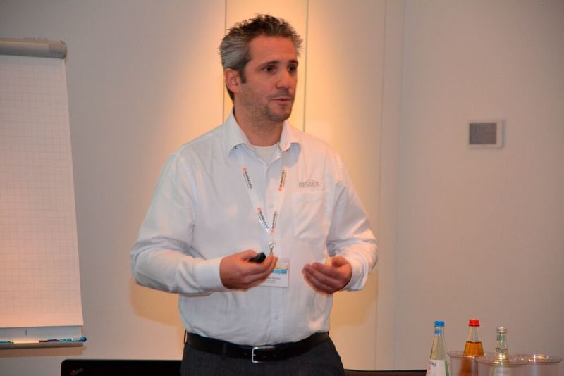 Auch Christian Weyer von Restek befasste sich in seinem Workshop-Vortrag „Die LC-Säule, das unbekannte Wesen“ mit dem Thema Auswahl aber auch mit der Handhabung der Säulen. (Ottleben / LABORPRAXIS)
