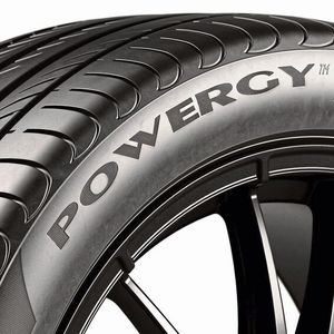 Der für den Ersatzmarkt entwickelte Pirelli Powergy schafft bei der Nasshaftung eine A-Bewertung auf dem Reifenlabel.(Bild:  Pirelli)