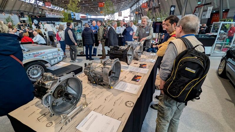 Etliche Clubs werden auch auf dieser Retro Classics wieder die Fahnen für die Fahrzeughersteller hochhalten.(Bild:  Dominsky – VCG)