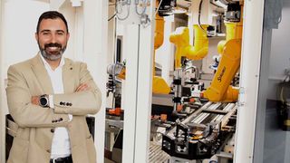 Abdullah Kotan, Teamleiter Projektierung und Applikation bei Eberhard, freut sich über die erfolgreiche Abwicklung des Projektes. (Ralf Högel | STÄUBLI TEC-SYSTEMS)