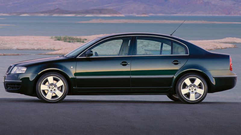 Mit der Weltpremiere des Škoda Superb auf der Frankfurter IAA 2001 kehrte Škoda in die obere Mittelklasse zurück. (Bild: Skoda)