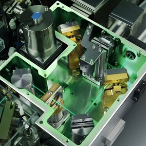 Komplexe Innenansichten eines Ultra-Kurzpulslasers der Firma Trumpf, die kaum ein Anwender zu Gesicht bekommt weil die Komponenten meist aus einbaufertigen, leicht parametrisierbaren Modulen bestehen.