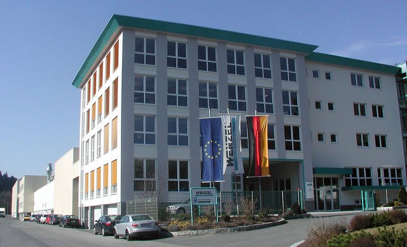 Wenzel Stammsitz in Wiesthal (Werk 1: Verwaltungsgebäude mit Fertigung). (Wenzel)