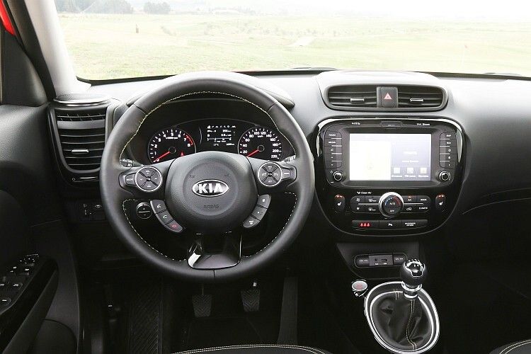 Der Innenraum überzeugt mit hoher Materialqualität und guter Bedienbarkeit. (Foto: Kia)