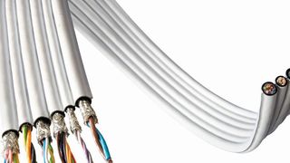 E&E Kabeltechnik hat laminierte Flachbandkabel des Typs Lamifleex in drei Materialkombinationen im Programm: PTFE/PUR, PTFE/FEP sowie PTFE/PTFE. (E&E Kabeltechnik)