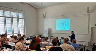 Blick in den Workschop Granulieren und Tablettieren (Bild: Glatt)