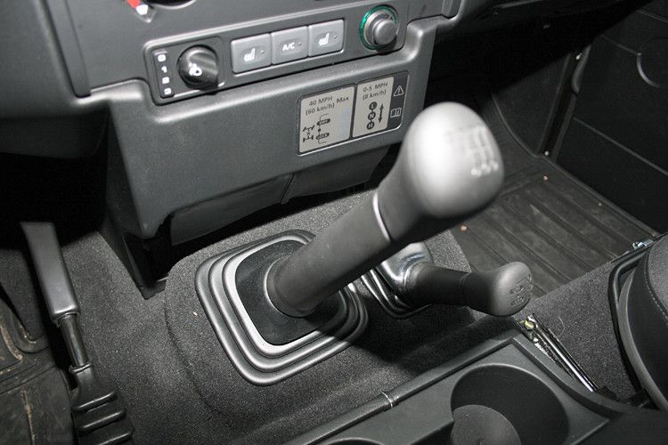 Bis 60 km/h ist erst einmal Schaltarbeit angesagt, und zwar nicht weil der 2,2-Liter-Diesel so hoch dreht, sondern weil er so viel Drehmoment hat und getrost bis dahin alle sechs Gänge durchgeschaltet werden können. (Foto: auto-medienportal.net)