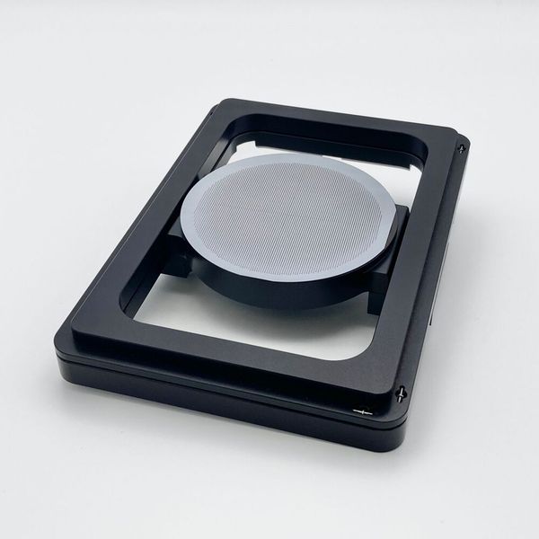 Mit dem 3D-Drucker NanoOne können die Oberflächen von Wafern bis zu 4 Zoll bedruckt werden. (Bild: UpNano GmbH)