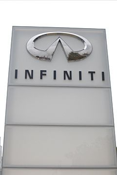 Derzeit noch singulär in Deutschland: der Infiniti-Pylon. Das erste Verkaufscenter der Japaner startet dieser Tage in Hamburg. (Archiv: Vogel Business Media)