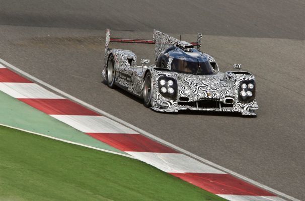 Porsche 919 Hybrid in der Saison 2013 beim Test in Portimao, Portugal (Bild: Porsche)