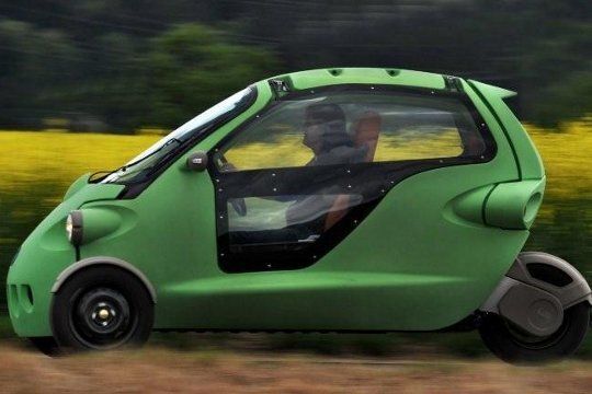 Der Sam ist ein von der Schweizer SAM Group AG entwickelter Zweisitzer mit drei Rädern. Gefertigt wird das Leichtmobil in Polen, vertrieben in Deutschland von Elemo in Ettlingen. Zum Preis von 16.600 Euro gibt es eine Reichweite von rund 100 Kilometern und eine Spitzengeschwindigkeit von 90 km/h. (Archiv: Vogel Business Media)