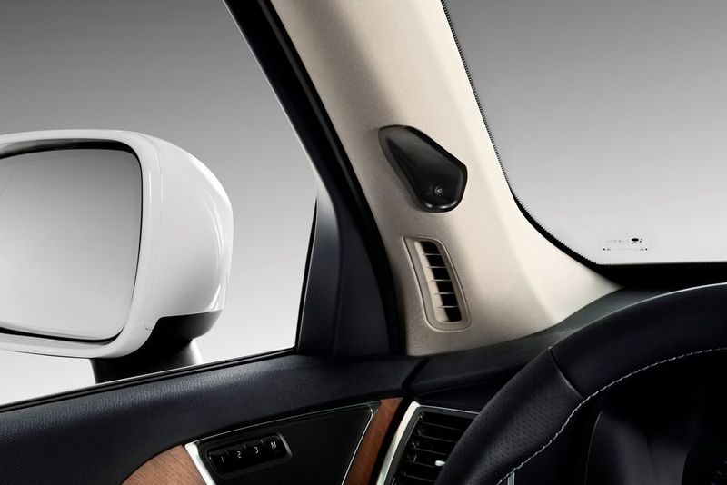 Um die Rolle des Fahrers besser zu verstehen, sind die Volvo XC90 im Drive Me Projekt mit einer Fahrer-Beobachtungskamera ausgestattet. Die Kamera stellt sicher, dass der Fahrer die Fahrbahn im Blick hält. (Volvo)