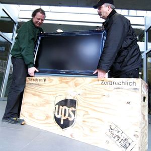 Sowohl die Abholung als auch die Zustellung nach der Reparatur erfolgt im Zwei-Mann-Handling, um eine sichere Abwicklung zu gewährleisten.