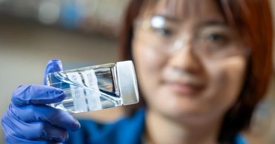 This new battery binder could reduce the toxic ingredients, energy use and waste when building and recycling lithium-ion batteries.(Source:  David Baillot | UC San Diego Jacobs School of Engineering (CC BY-ND 4.0))