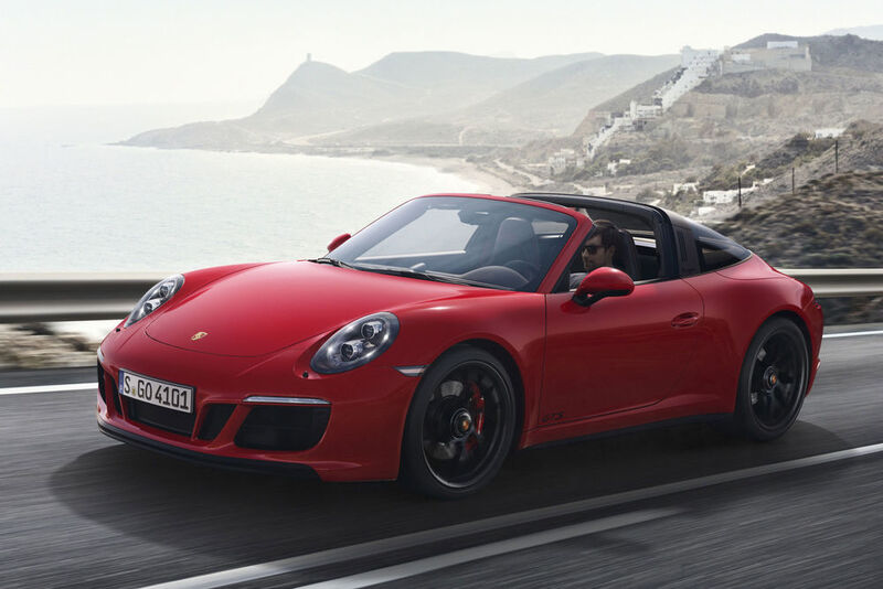 Den Porsche 911 GTS gibt es auch als Targa. Ein besonderes Erkennungsmerkmal ist hier der schwarze Dachbügel. (Porsche)