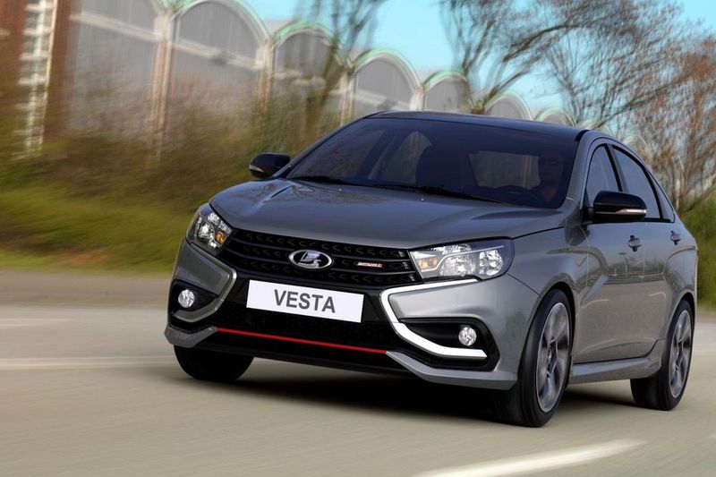 Bereits vor zwei Jahren hatte das Vesta Sport Concept Hinweise auf die kommende sportliche Variante gegeben. Schon damals war die rote Zierleiste und der Hinweis „Sport“ am Kühlergrill zu erkennen gewesen. (Bild: Lada)