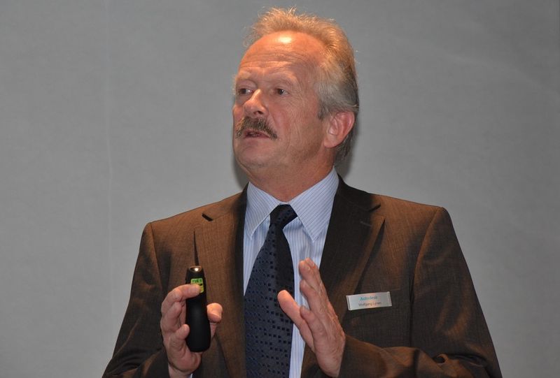 Wolfgang Lynen, Manufacturing Marketing Manager bei Autodesk, stellte die neuen Softwareversionen für den Maschinenbau vor: „Wir haben einen großen Schritt in Richtung Durchgängigkeit der Daten gemacht.“ (Bild: Michel)