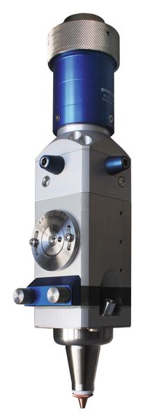 Precitec bedient auch Trennprozesse: Besonders für Roboteranwendungen bietet der MiniCutter viele Vorzüge. Er ist kompakt, leicht und schneidet effizient und kostengünstig dünne bis mitteldicke Metalle mit Faserlaser bis 1 kW. Die schlanke Bauform ermöglicht eine hohe Zugänglichkeit für die Bearbeitung stark gekrümmter Bauteile. (Bild: Precitec)
