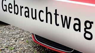 Im August wurden last minute Tausende von Fahrzeugen nach Euro 6b zugelassen. Die werden jetzt als junge Gebrauchte verkauft. Das wird zu Verschiebungen auf dem Gebrauchtwagenmarkt führen.  (© animaflora – stock.adobe.com)